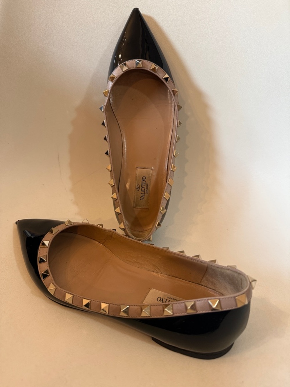 Valentino Rockstud Patent Leather Pointed Toe Flats - Black/Nude size  7.5 37.5